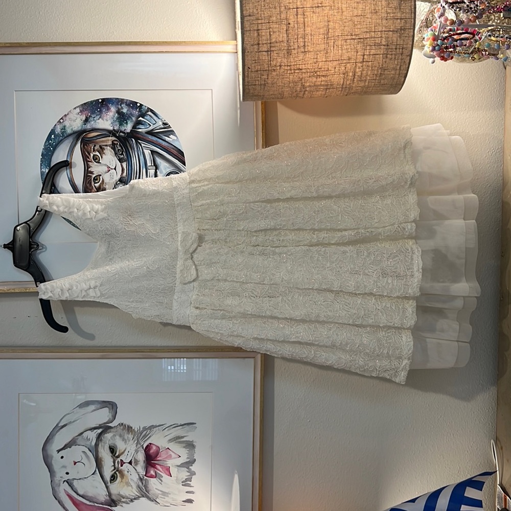 Size 6. Ivory lace dress zip scoop back with bow detail